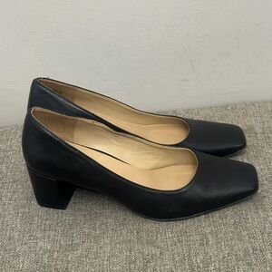 Naturalizer Karina block heel pumps, classic square toe Black Size 10